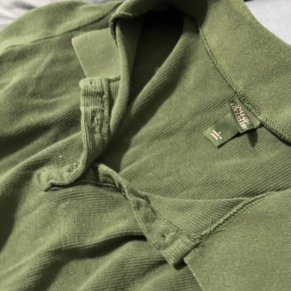 Five crop tops in large. Various brands. Cute tops. - Picture 8 of 11